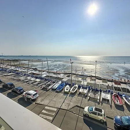 Sky & Sea Apartment *